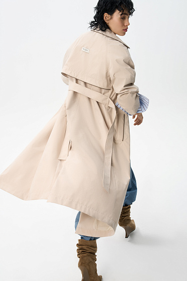 Двубортный тренч с кокеткой