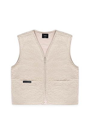 бежевый Oversize жилет из экомеха. Модель свободного силуэта с карманами спереди и брендированным ярлыком. На подкладке.