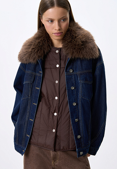 Джинсовая куртка с меховым воротником и жилеткой