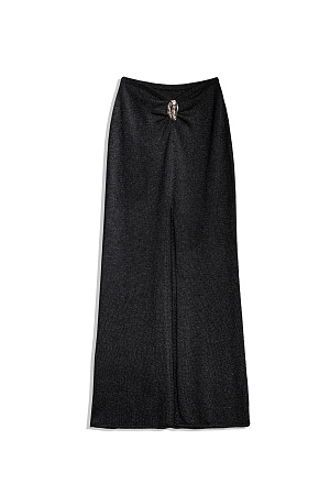 черный Трикотажная юбка длины макси из вискозы с люрексом. Модель с высоким разрезом спереди, валиком на подоле и акцентным элементом на поясе.