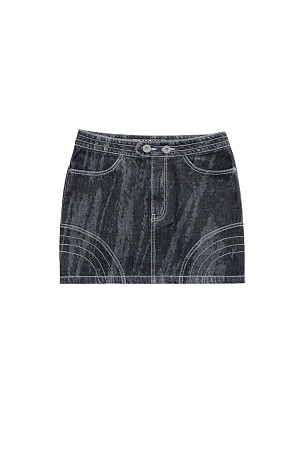 серый Джинсовая юбка длины мини. Изделие декорировано отстрочкой контрастного цвета, формирующей графические акценты. Застежка на молнию и пуговицу. Без подкладки. 