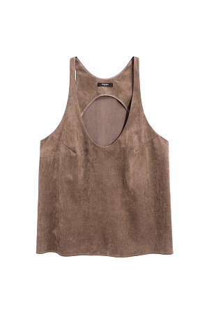 бежевый Топ из ткани с имитацией внешнего вида и свойств натуральной замши. Модель свободного силуэта на тонких бретельках и глубоким вырезом декольте.