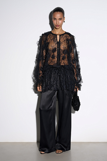 Кружевное мини-платье