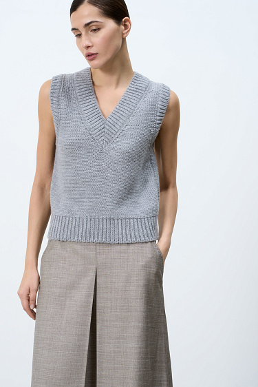 Трикотажный жилет из шерсти с V-образным вырезом