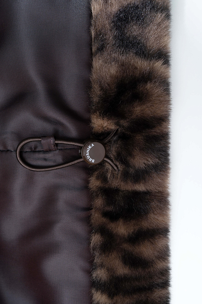 Шуба из экомеха с анималистичным принтом