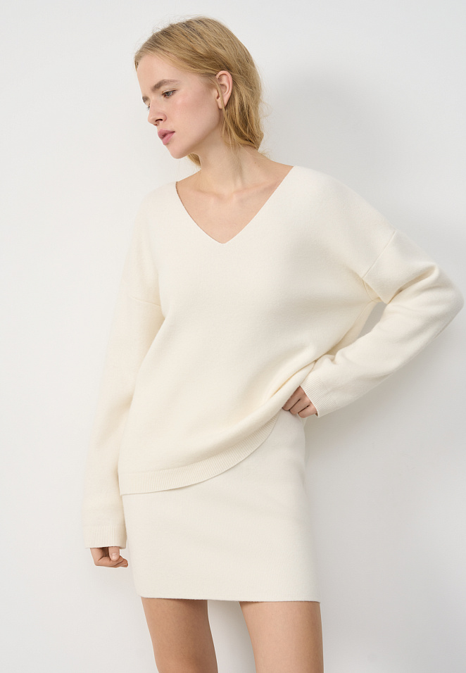 Джемпер с V-образным вырезом 