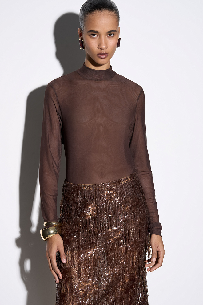 Юбка миди, декорированная пайетками