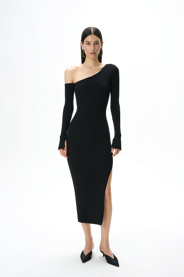 Платье с асимметричным вырезом горловины