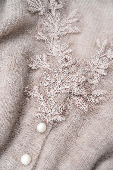 Кардиган из шерсти мериноса с кружевом