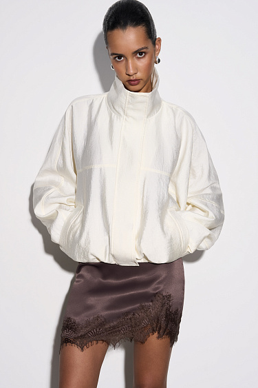 Бомбер с воротником-стойкой