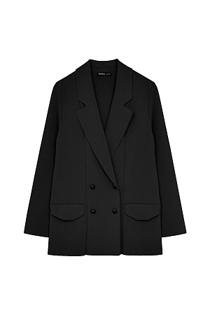 черный Трикотажный двубортный жакет из вискозы. Модель свободного кроя, с длинными лацканами, вывязанными карманами и застежкой на пуговицы. Дополнить образ можно брюками.