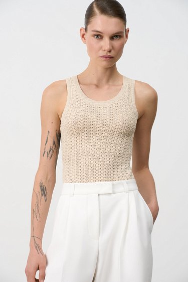Трикотажный топ с ажурным рисунком