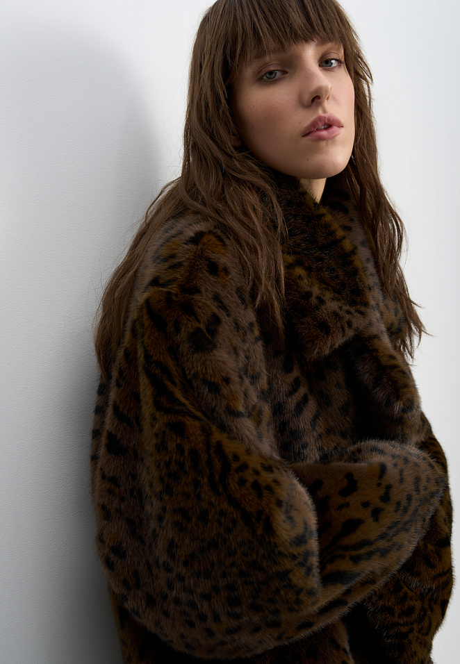 Шуба с анималистичным принтом