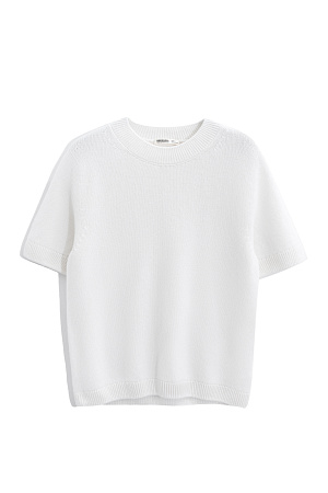 белый Трикотажная футболка из 100% кашемира. Модель свободного силуэта, с коротким рукавом и круглым вырезом горловины. Края изделия выполнены в рубчик.