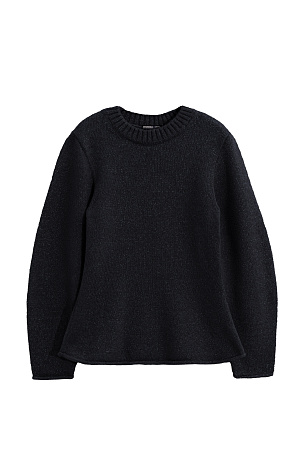черный Трикотажный джемпер из шерсти мериноса экстрафайн с люрексом. Модель приталенного силуэта с объемными рукавами и круглым вырезом горловины.