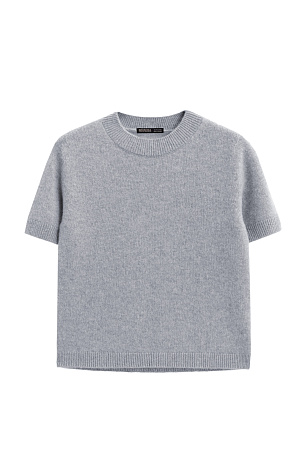 серый серый Трикотажная футболка из 100% кашемира. Модель свободного силуэта, с коротким рукавом и круглым вырезом горловины. Края изделия выполнены в рубчик.