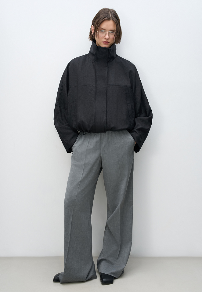 Бомбер с воротником-стойкой