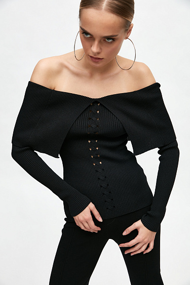 Топ с длинным рукавом и открытой линией плеч