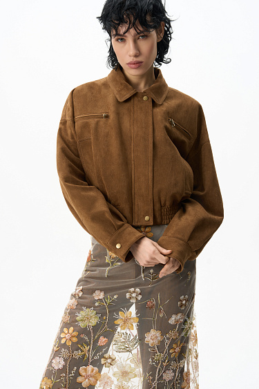 Бомбер из замши с отложным воротником