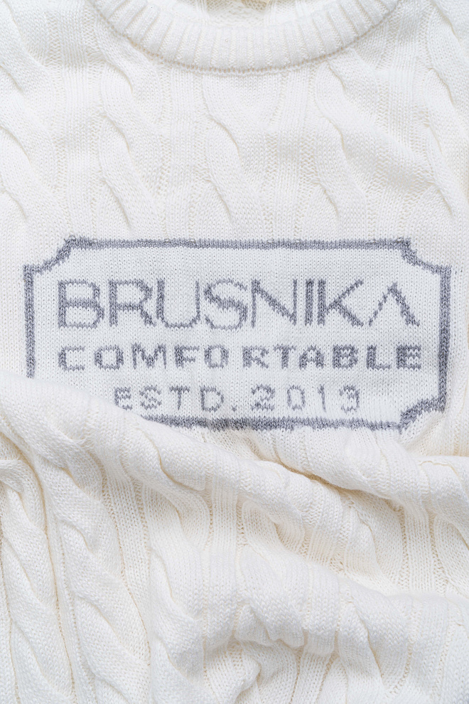 Джемпер с косами и жаккардом