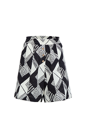 черный Шорты с геометрическим принтом из вискозы с добавлением льна. Дополнить образ можно топом в таком же стиле.