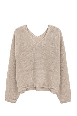 бежевый Трикотажный джемпер из 100% льна с V-образным вырезом. Модель прямого силуэта с длинным рукавом и удлиненной спинкой. Края изделия выполнены в рубчик.