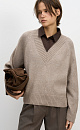 Трикотажный джемпер из шерсти мериноса с люрексом. Модель свободного силуэта с V-образным вырезом. 