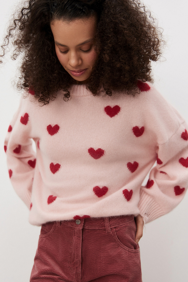 Джемпер из пуха лисы с принтом в виде сердечек