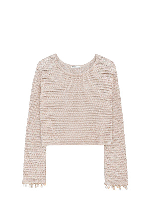 бежевый Укороченный джемпер с длинным рукавами, декорированными тесьмой из ракушек и пайетками. Дополнить образ можно юбкой в таком же стиле.