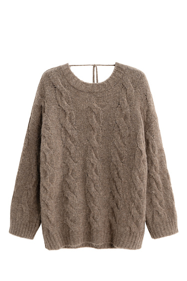 Трикотажный джемпер с открытой спиной и косами