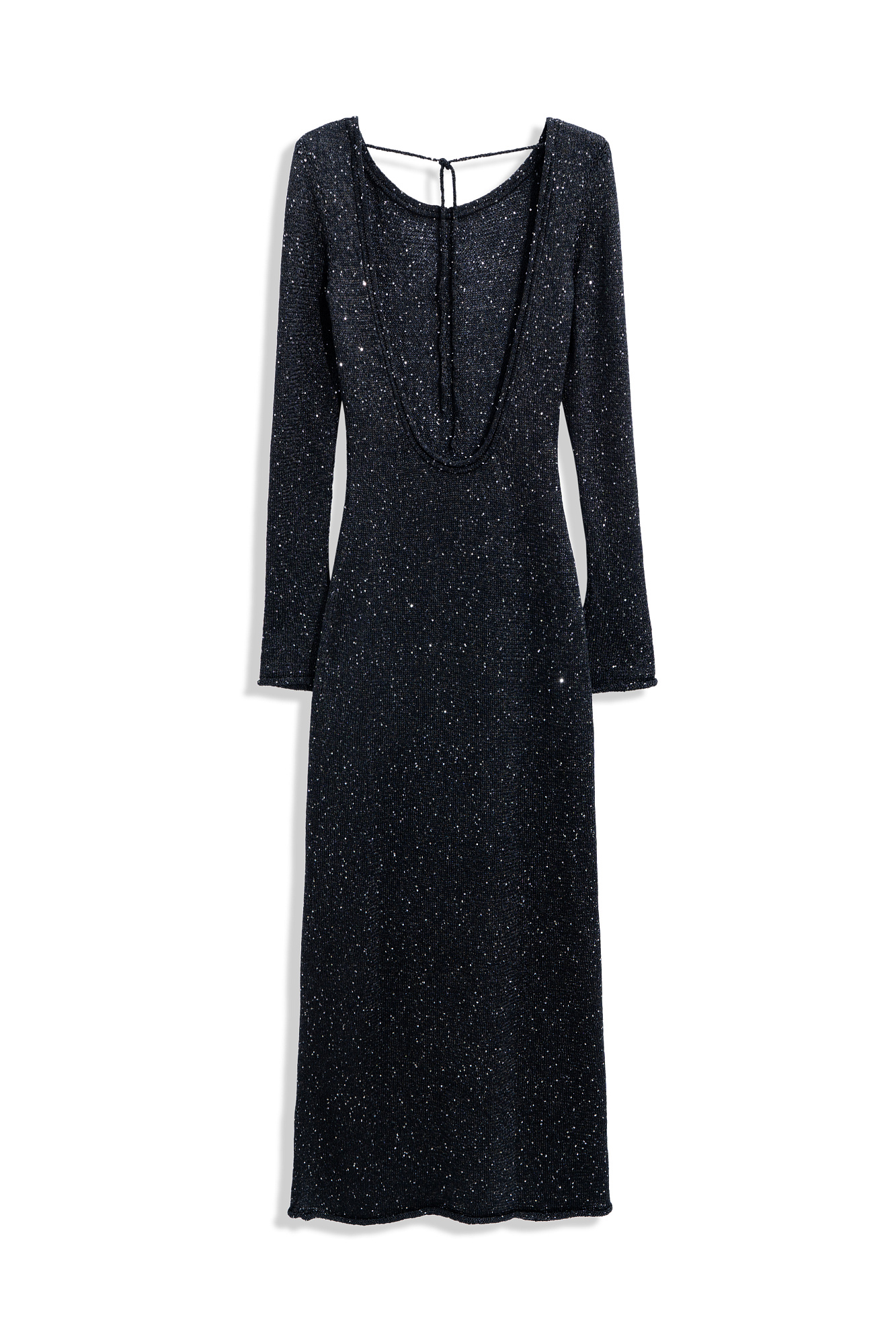 Трикотажное платье длины макси из хлопка с пайетками. Модель приталенного силуэта с длинными рукавами и открытой спиной. Манжеты рукавов и подол декорированы валиками.