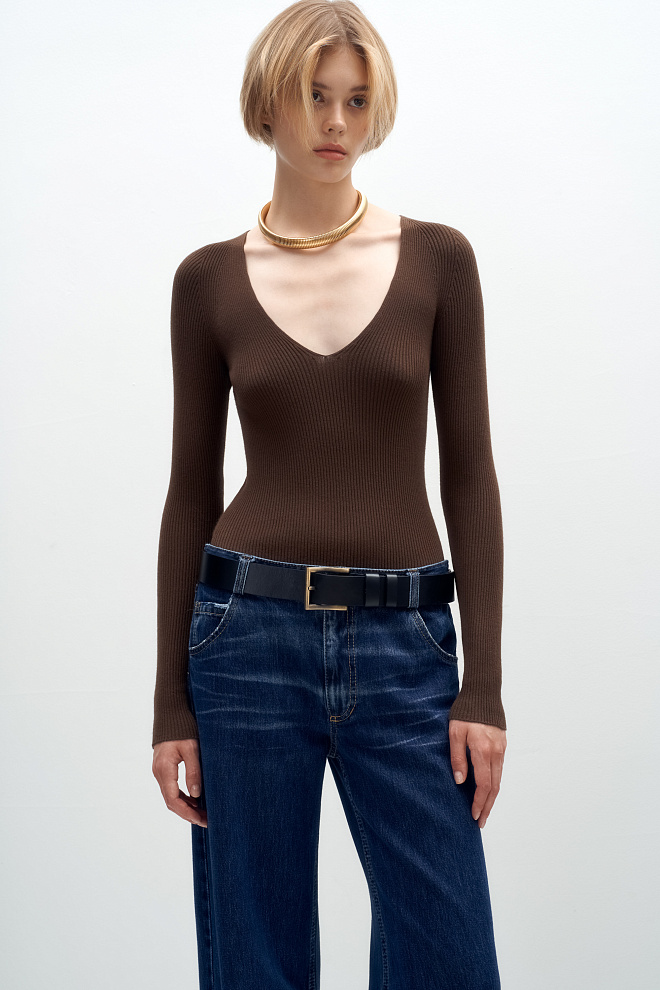 Лонгслив с V-образным вырезом