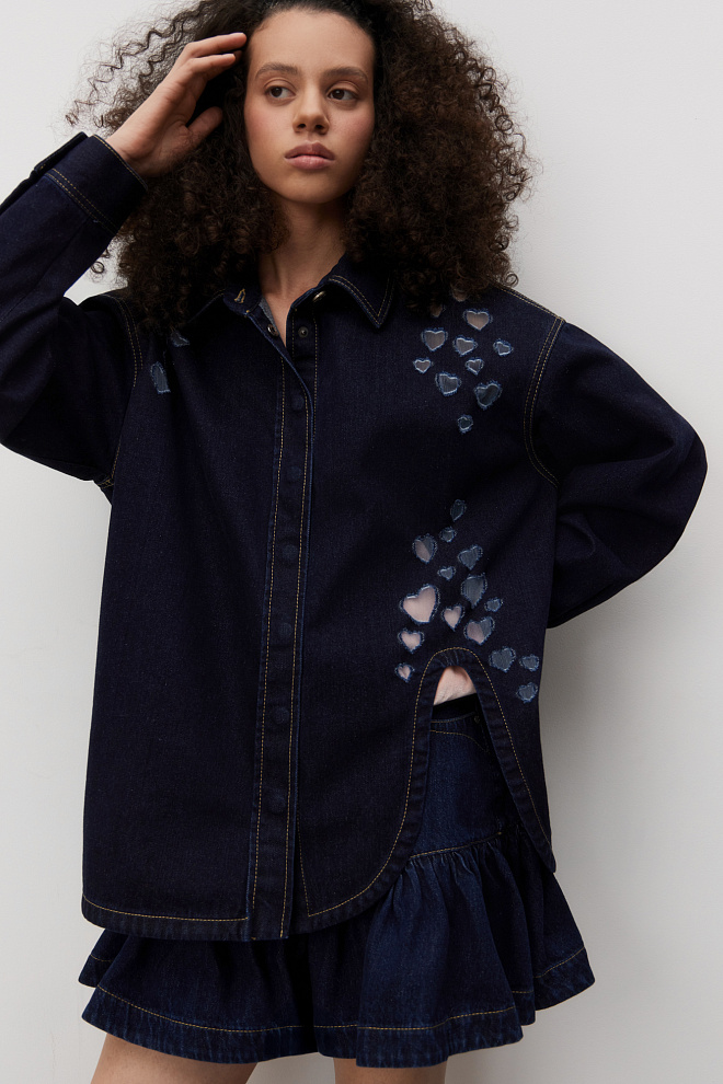 Джинсовая рубашка с сердечками
