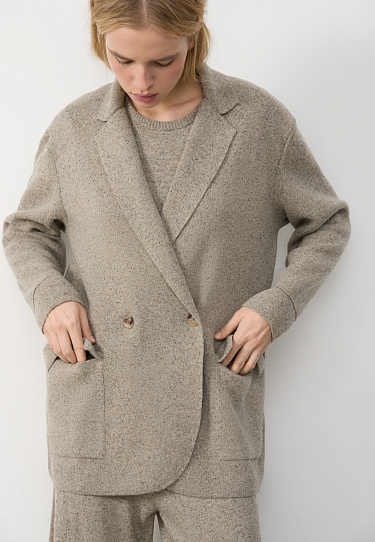 Трикотажный двубортный жакет