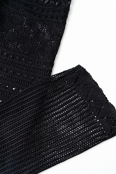 Ажурное платье с круглым вырезом