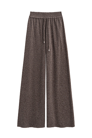 коричневый Трикотажные меланжевые брюки из мягкой шерсти с добавлением шелка и вискозы. Модель прямого силуэта с широким поясом на кулиске. Можно дополнить жилетом из такой же пряжи.