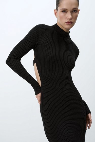 Трикотажное платье с открытой спиной