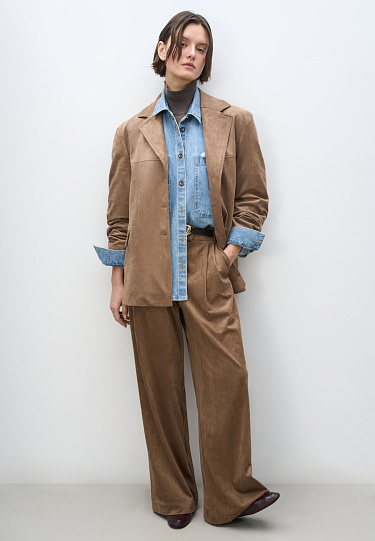 Джинсовая рубашка с большими карманами