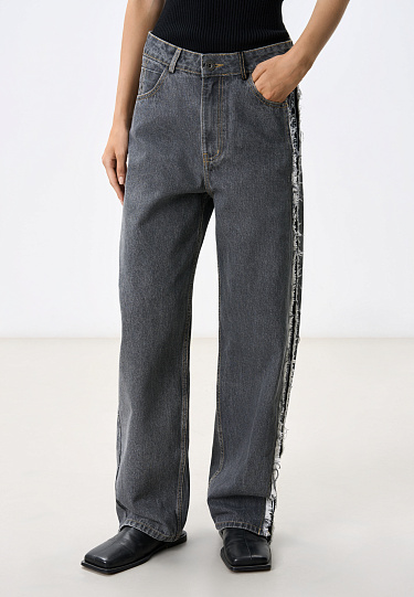 Джинсы с деталями из экокожи