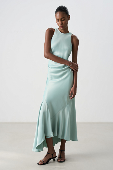 Атласное платье с асимметричной юбкой