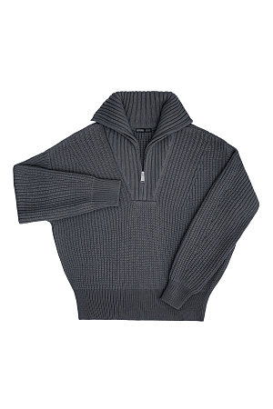 графит Трикотажный джемпер с шерстью альпака. Модель свободного силуэта со спущенной линией плеча и высоким воротом. Застежка на молнию, края изделия в рубчик.