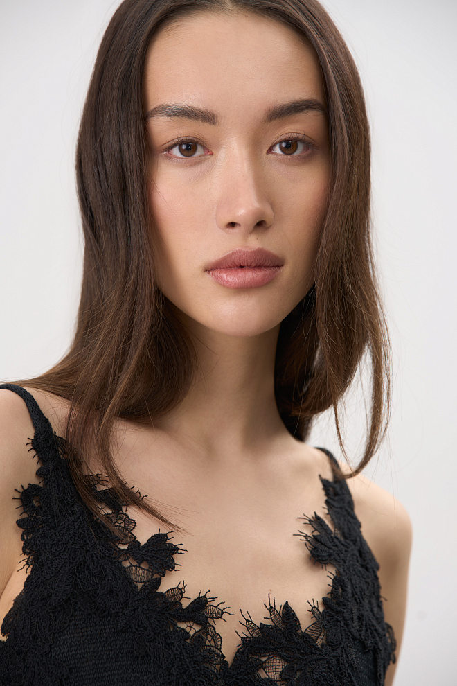 Топ изо льна с кружевом