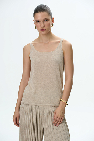 бежевый Цельновязаная полупрозрачная майка из вискозы. Круглый вырез и тонкие бретели.