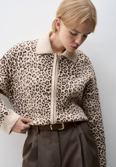 Бомбер с анималистическим дизайном