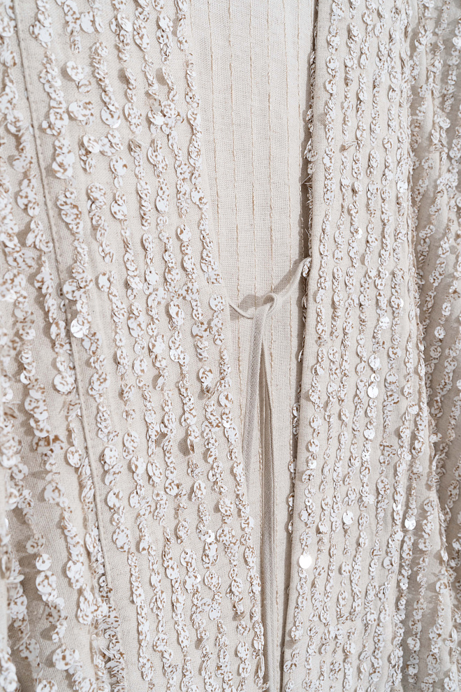 Халат изо льна, расшитый пайетками