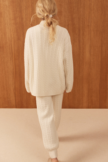 Трикотажные брюки-джоггеры с косами