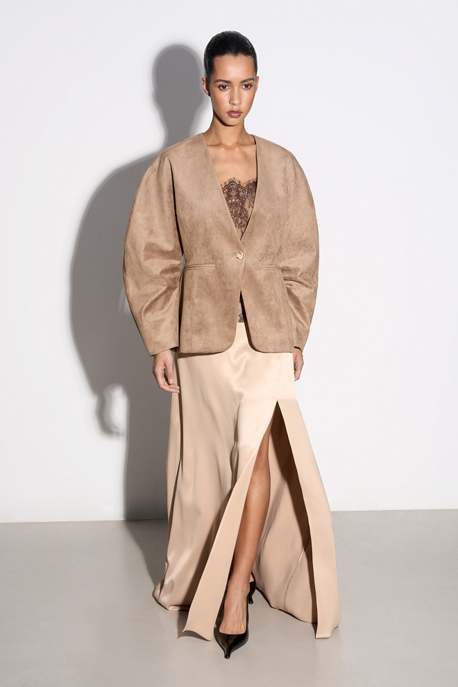 Атласная юбка с разрезом