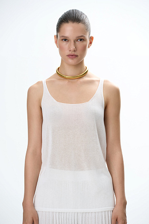 белый Цельновязаная полупрозрачная майка из вискозы. Круглый вырез и тонкие бретели.