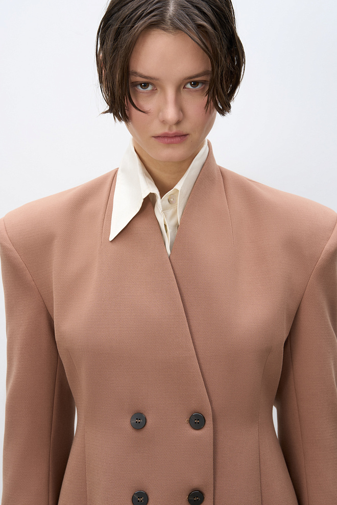 Двубортный приталенный жакет