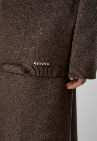 Джемпер с вырезом на спине